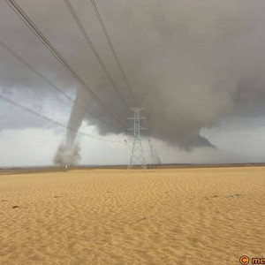 بالصور: إعصار قمعي نادر الحدوث في تهامة الباحة على مرأى من المواطنين