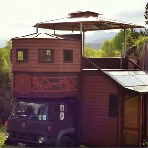 بالفيديو: شاحنة تتحول بشكل عجيب إلى منزل رائع خلال ثوانٍ معدودة