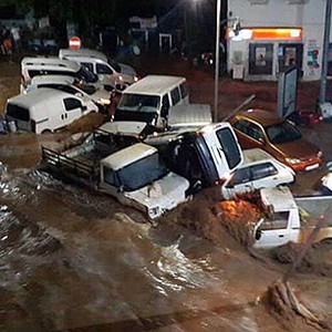 بالفيديو: فيضانات عارمة مفاجئة تجتاح منطقة "بودروم" في تركيا