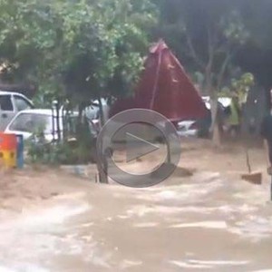 بالفيديو: امطار طوفانية تغرق ولاية وهران الجزائرية خلال نصف ساعة ! 