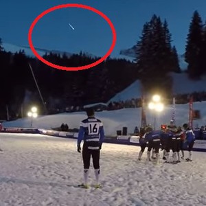 نيزك يسقط أثناء مباراة في فرنسا (فيديو)