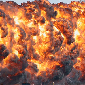 أمريكي يوثق لحظة نجاته و أطفاله من إنفجار مصنع الأسمدة بتكساس 