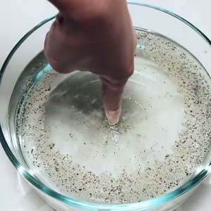 8 astuces scientifiques que vous pouvez utiliser avec de l&#39;eau..Regarder
