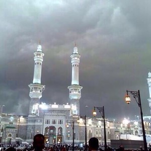 شاهد الآن | بث مباشر لأمطار الحرم المكي الشريف في مكة المكرمة