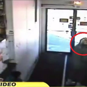 سيدة عجوز يُنقذها فضولها من موت محقق 