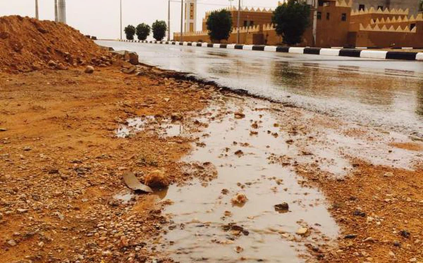بالصور : أمطار رعدية في مناطق مختلفة من المملكة الثلاثاء 
