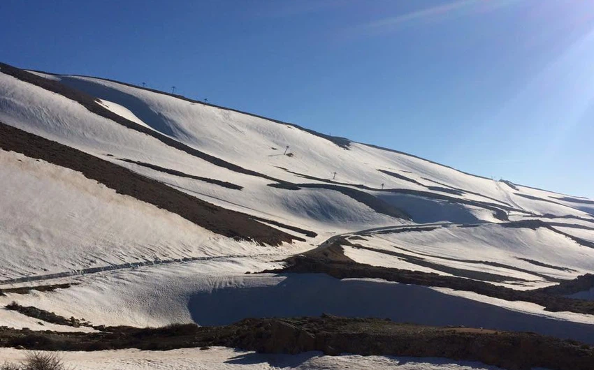 بالصور : هكذا بدت الثلوج في جبال كسروان اللبنانية يوم أمس 