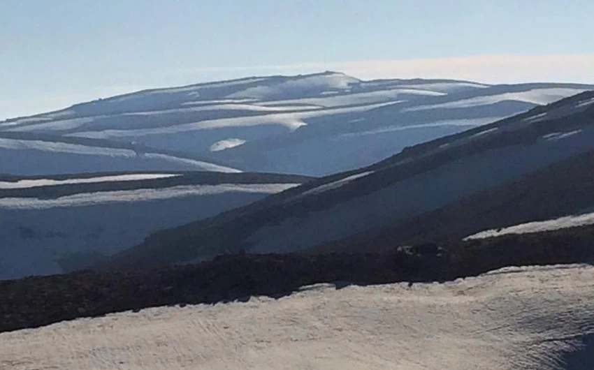 بالصور : هكذا بدت الثلوج في جبال كسروان اللبنانية يوم أمس 
