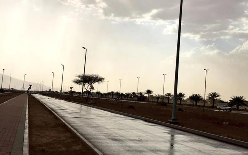 امطار الخير على أم غافة في مدينة العين ، تصوير حمود بن محمد
