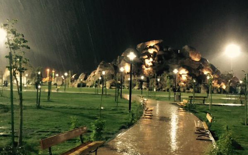 بالصور تساقط الامطار ولمعان البرق على مدينة الطائف طقس العرب طقس العرب