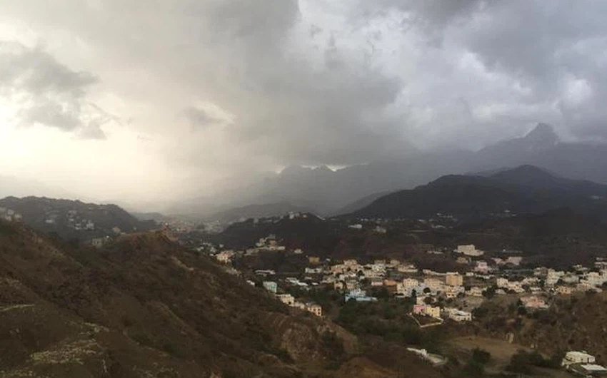 امطار غزيرة على جبال الحشر بمحافظة الداير عدسة سلطان المالكي