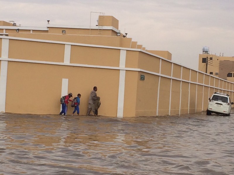 بالصور الأمطار تعيق استمرار اليوم الدراسي في تبوك طقس العرب