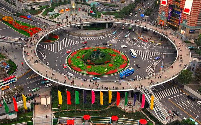 بالصور : تعرّف على جسر المُشاة الدائري في الصين !