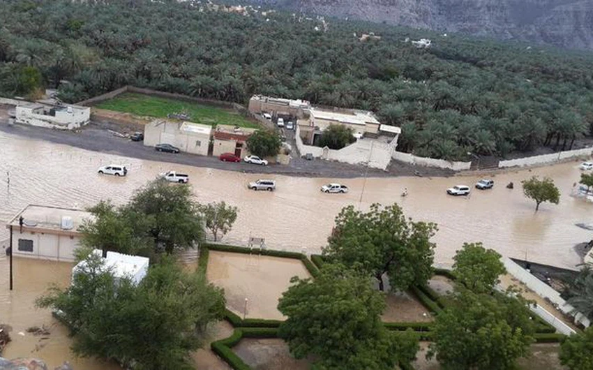 بالصور: الأمطار بسلطنة عمان تغرق بعض المناطق