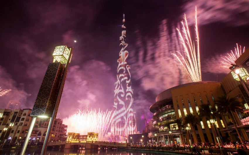دبي: تتميز بالكثير مراكز التجارة والمرافق السياحية المشهورةعالميا.