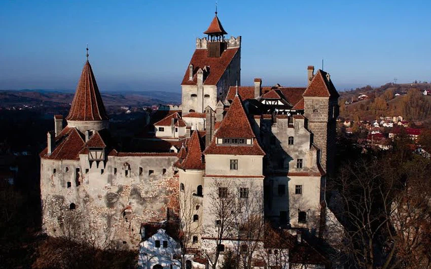 Dracula .. the historical castle that takes the breath away of tourists