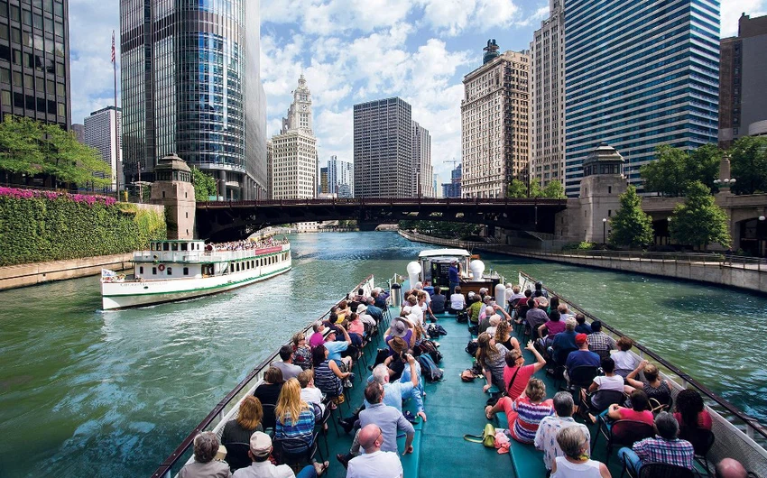 رحلات نهرية مع مؤسسة شيكاغو للعمارة