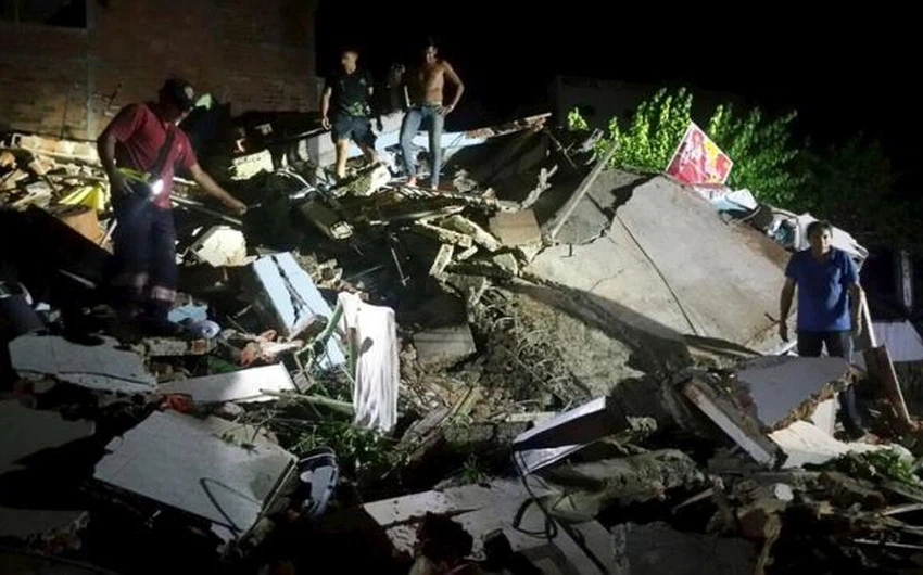 شاهد: زلزال بقوة 7.8 درجات يترك دماراً واسعاً في الإكوادور  