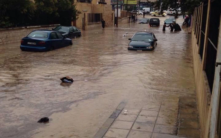 غرق الطرق في مادبا تصوير أحمد الفساطلة