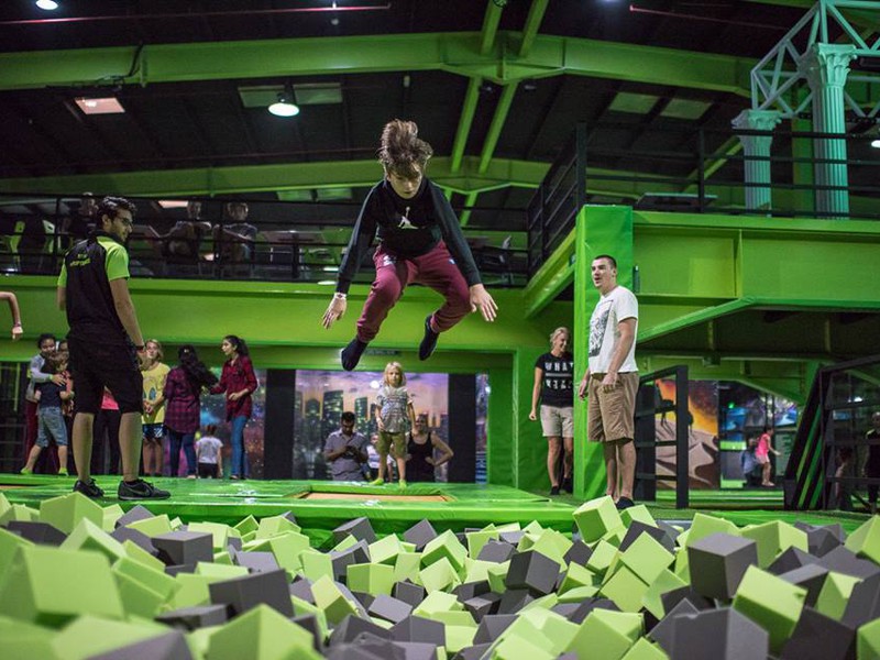 ترامبولين فليب اوت دبي الأولى من نوعها في المنطقة طقس العرب