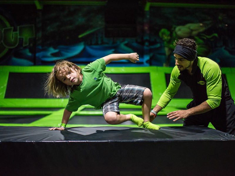 ترامبولين فليب اوت دبي الأولى من نوعها في المنطقة طقس العرب