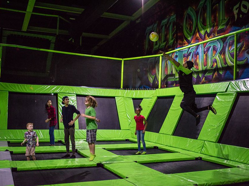 ترامبولين فليب اوت دبي الأولى من نوعها في المنطقة طقس العرب