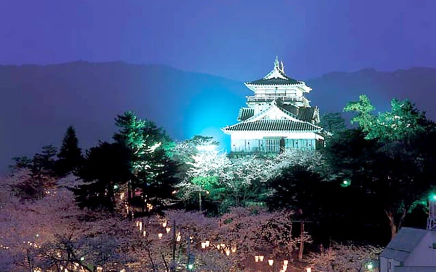 بالصور .. جولة بين القلاع اليابانية الأصلية القديمة
