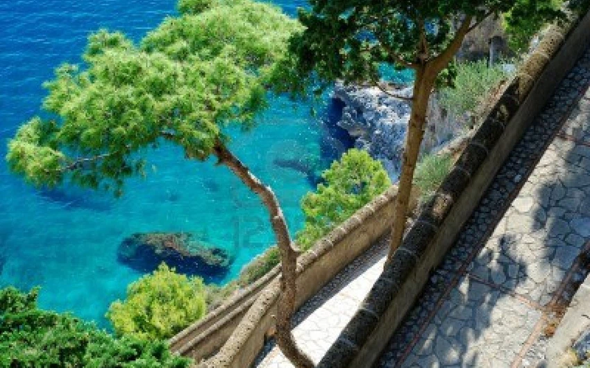 جزيرة كابري في إيطاليا.. و لا في الأحلام