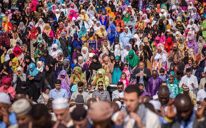 شاهد بالصور: فرحة عيد الفطر في 36 مدينة حول العالم