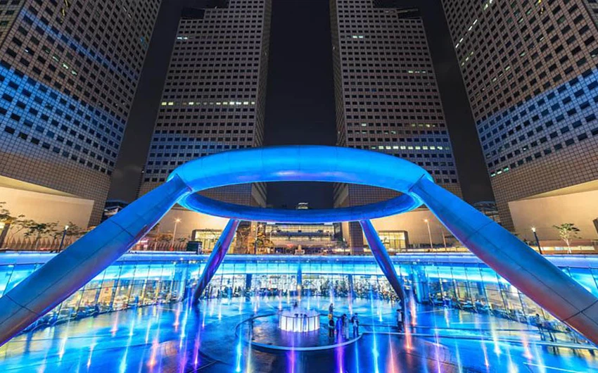 النافورة الأكبر في العالم داخل مركز تسوق في سنغافورة 