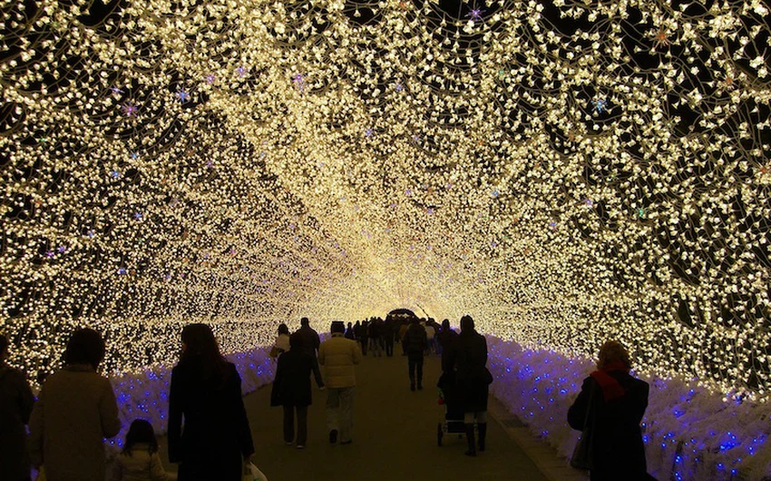 بالصور : تعرّف على نفق الأضواء الساحرة في اليابان !