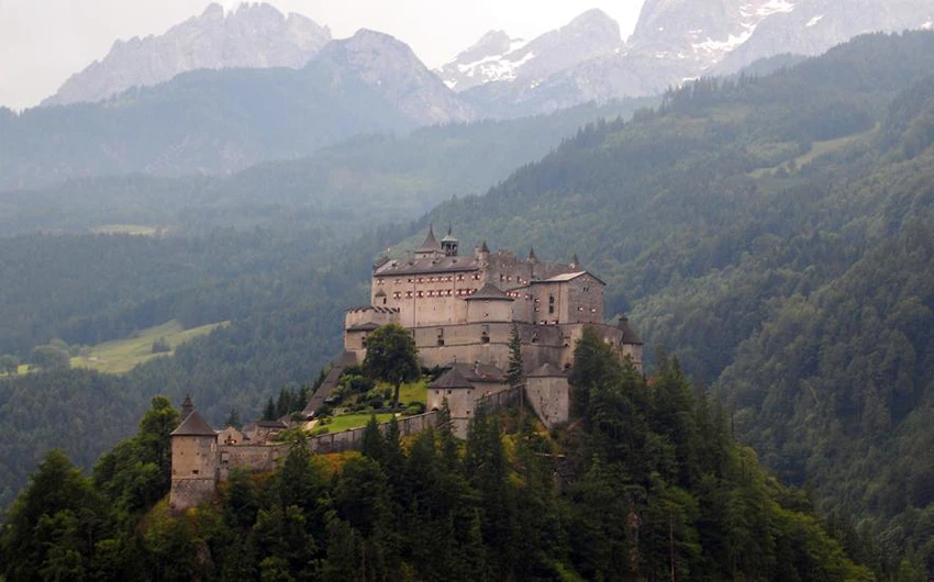 قلعة يوهينويرفين في النمسا