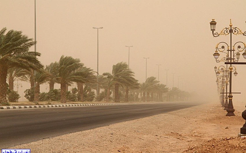 بالصور: مُنخفض جوي "نادر" يجلب عواصف رملية قوية للحدود السعودية العراقية ! 