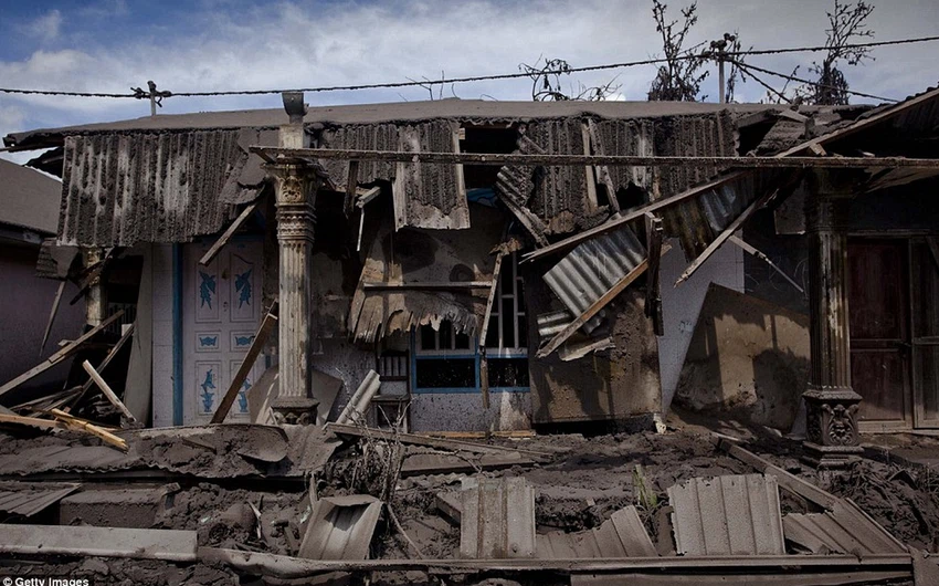 بالصور: مشاهد مخيفة من ثوارن بركان في إندونيسيا .. تُذكر بكارثة بومبي التاريخية