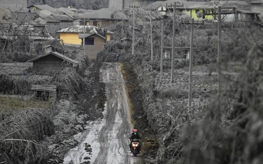 بالصور: مشاهد مخيفة من ثوارن بركان في إندونيسيا .. تُذكر بكارثة بومبي التاريخية
