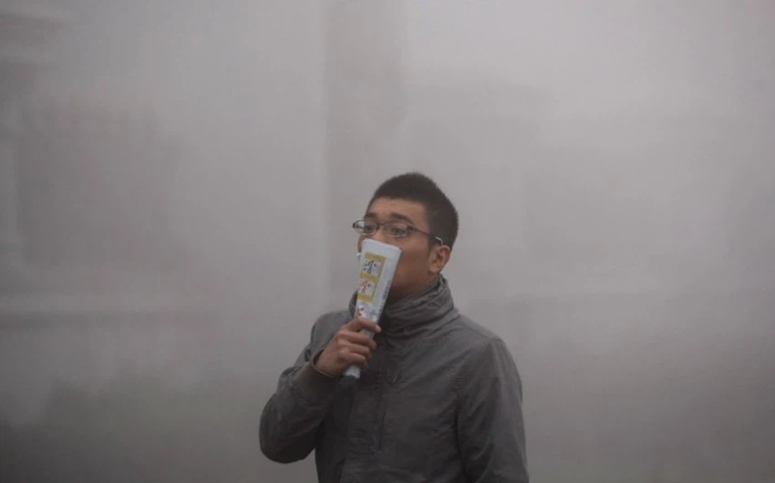 سحابة دُخان سامّة توقف مظاهر الحياة الطبيعية في أجزاء من الصين