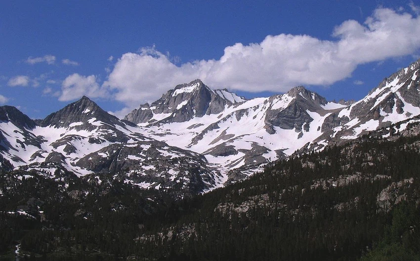 بالصور: تعرف على الخصائص المميزة لجبال سييرا نيفادا بولاية كاليفورنيا