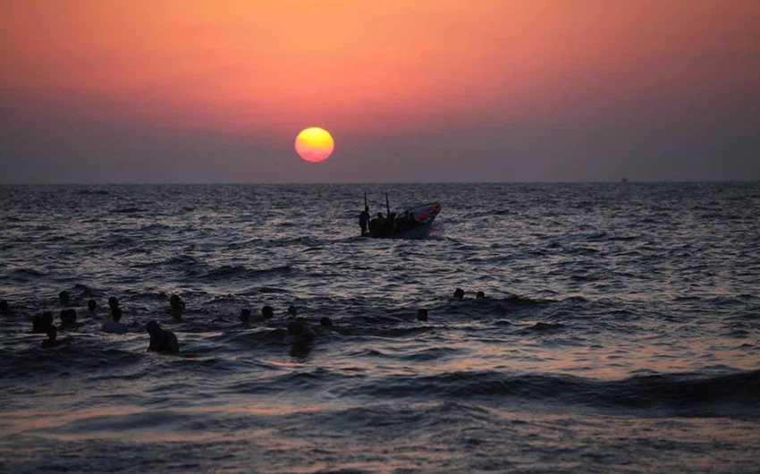غروب ساحر للشمس على شواطئ غزة الجميلة