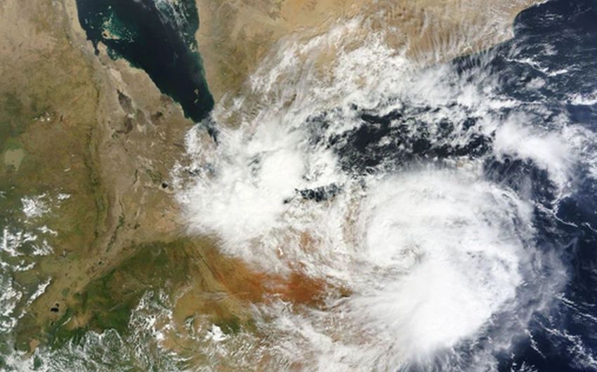 عاصفة هوجاء تودي بحياة 300 شخص بالصومال وسط صمت دولي كبير