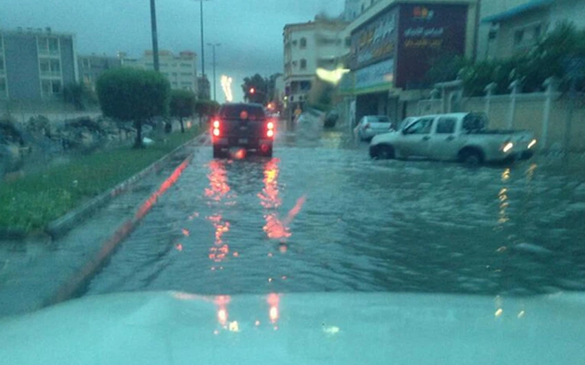 يتوقع بحسب التوقعات الجوية أن تستمر فرصة الأمطار الغزيرة على ساحل الخليج العربي و مدينة الخبر حتى ساعات فجر و صباح الخميس