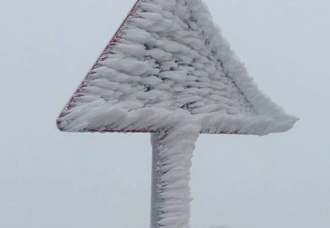 حالة من الانجماد الشديد ضربت جبال الشراه / تصوير ابراهيم خليفات