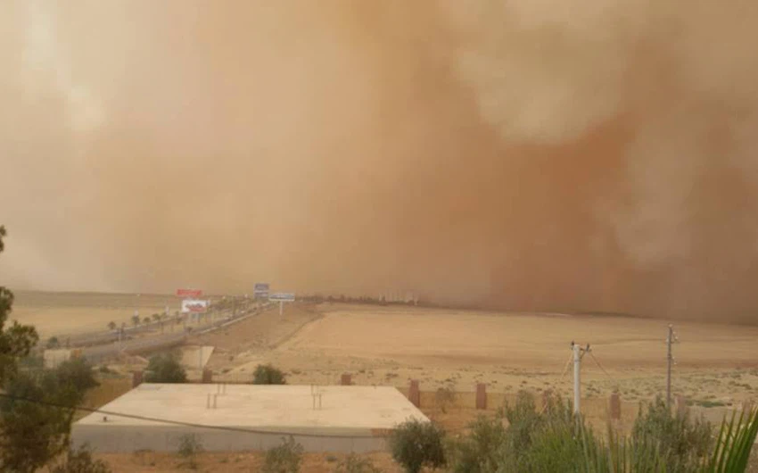 عاصفة رملية تضرب مطار الملكة علياء الدولي