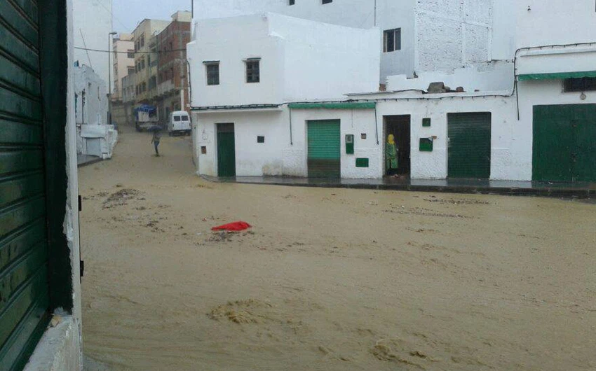 بالصور: أمطار طوفانية تجتاح مدينة تطوان المغربية و تغرقها في الصيف  