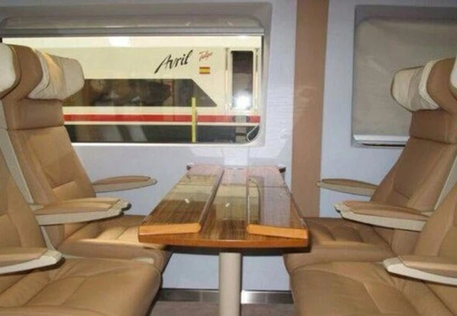 بالصور: فنانة غزّاوية تحوّل مشاهد القصف إلى لوحات حيّة نابضة بالإبداع