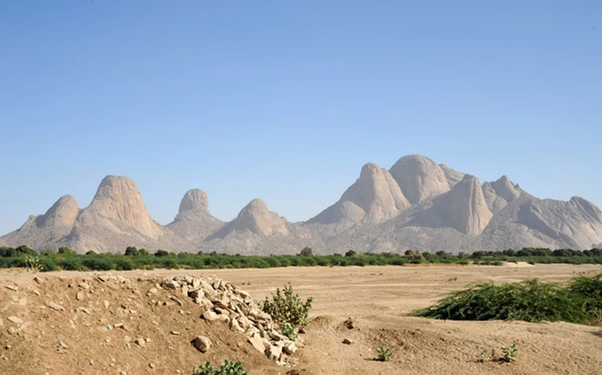 بالصور : اكبر الكتل الصخرية في العالم في جبل بمدينة كسلا السودانية 
