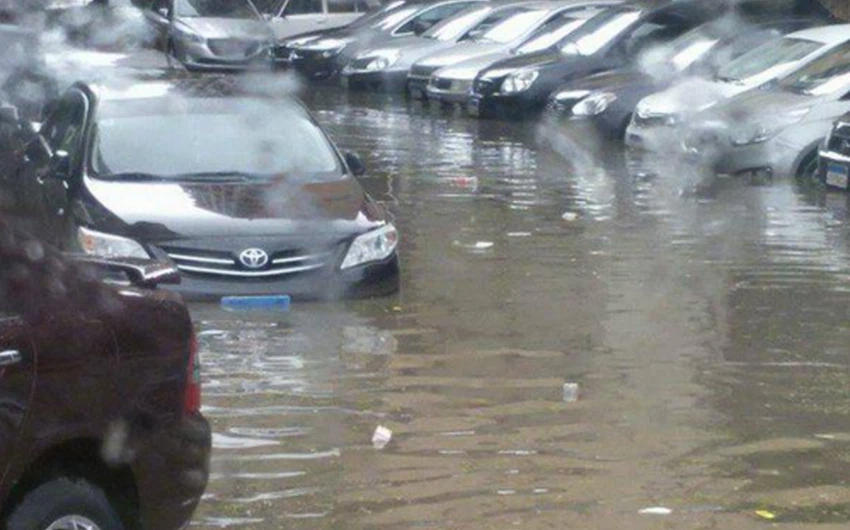 بالصور: عواصف رعدية وأمطار غزيرة ترفع منسوب المياه في الإسكندرية