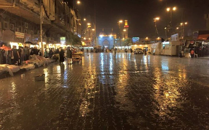 الأمطار الغزيرة تُغرق شوارع ومنازل بغداد