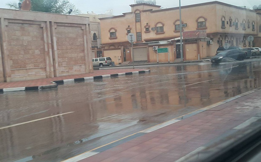 بالصور الأمطار والسيول تعم الدمام الفترة الماضية وتوقعات باستقرار الأجواء Arabiaweather Arabiaweather