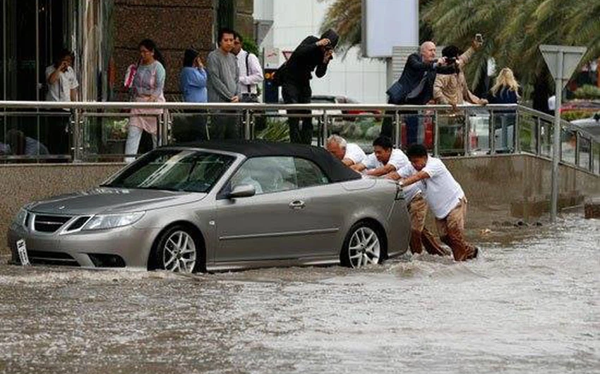 بالصور.. يوم استثنائي في أجزاء مختلفة من الإمارات