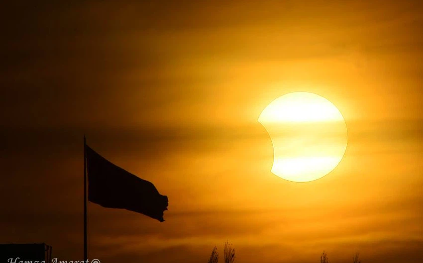 كسوف الشمس و العلم الأردني – تصوير حمزة العمرات